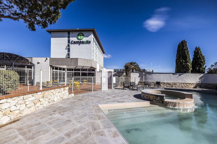 Hotel with Pool