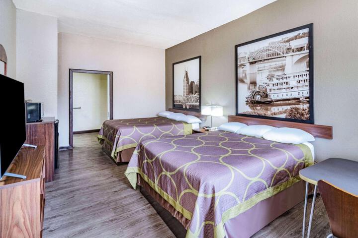 2 Queen Beds (2 of 16)
