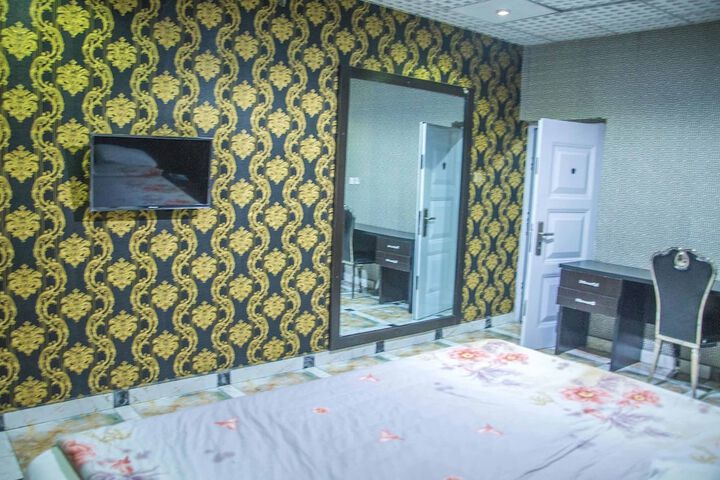 Room 46 of 48