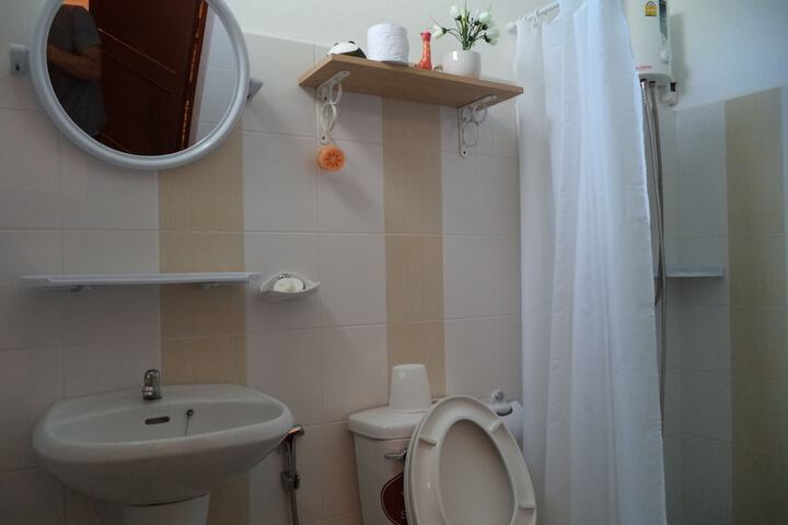 Room 12 of 38