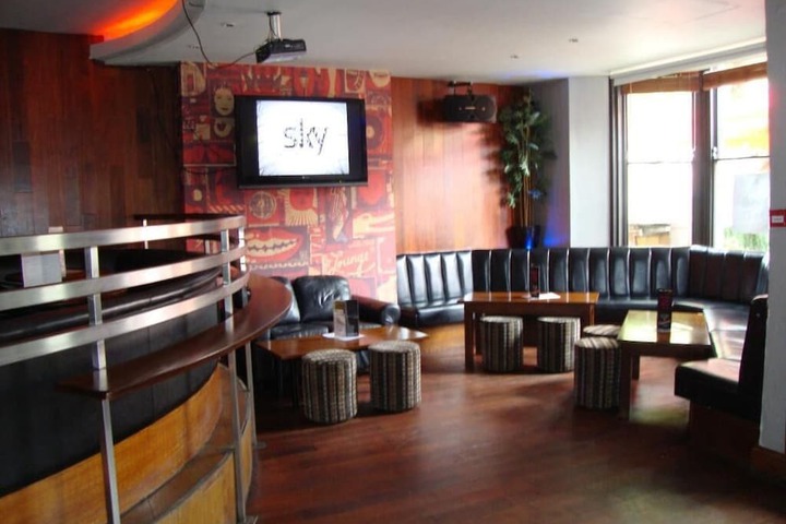 Lounge 49 of 59