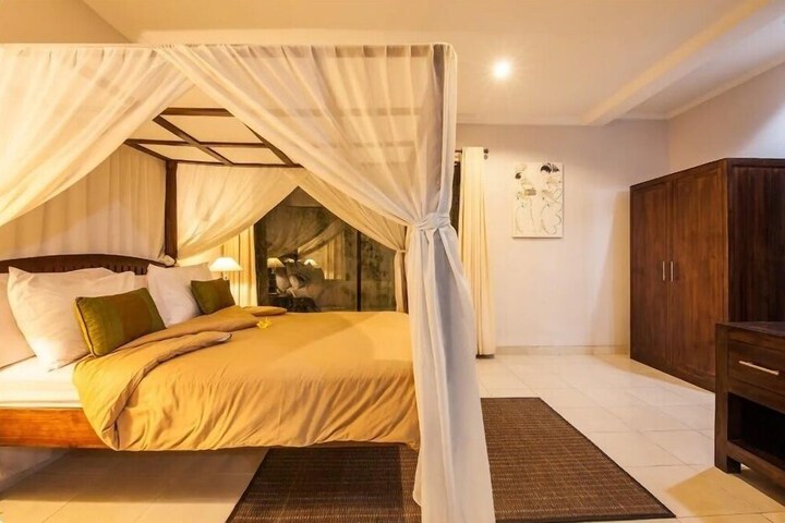 Room 12 of 33