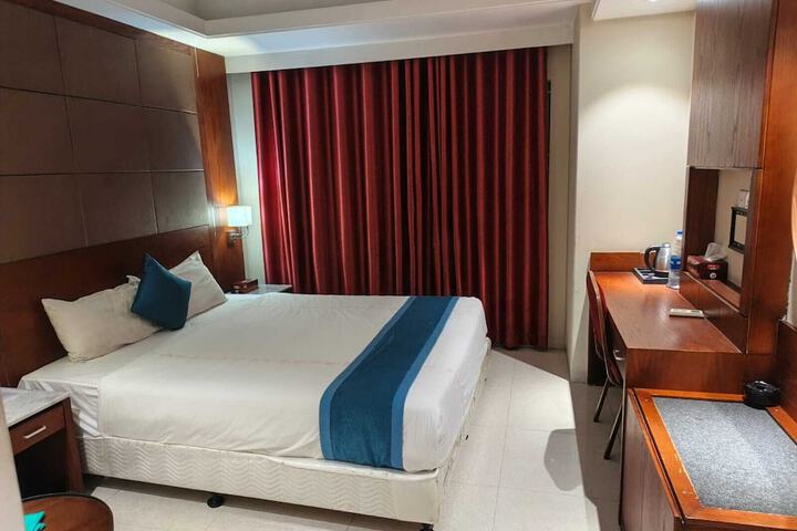 Room 4 of 6