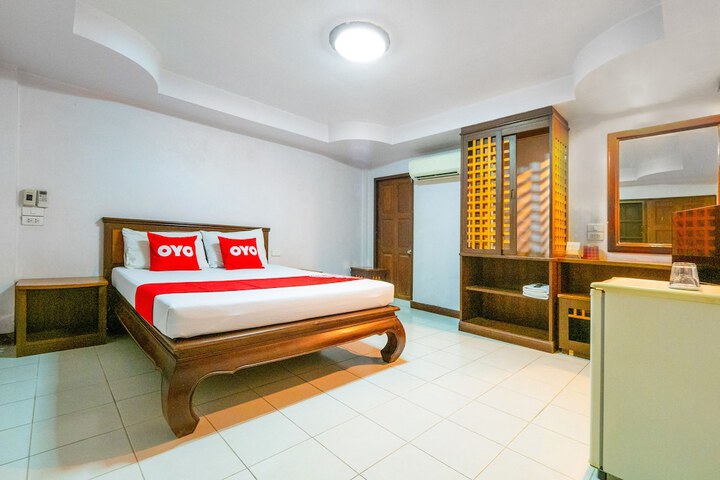 Room 33 of 65