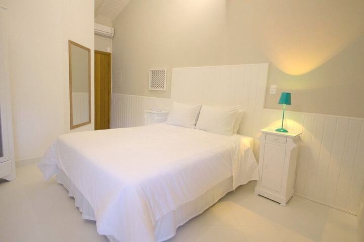 Room 6 of 80