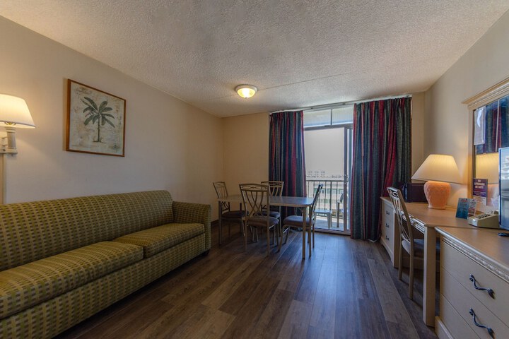 Room 13 of 27