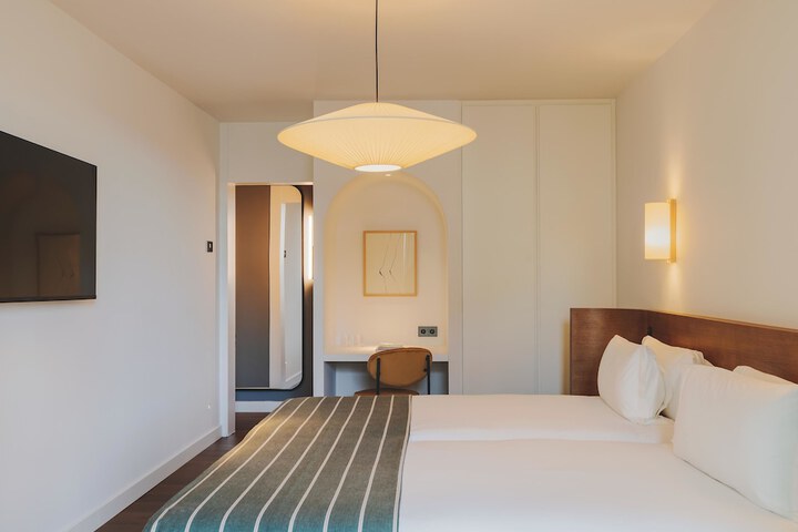 Room 21 of 153
