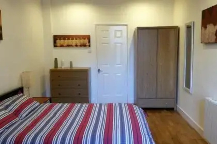 Room 9 of 10