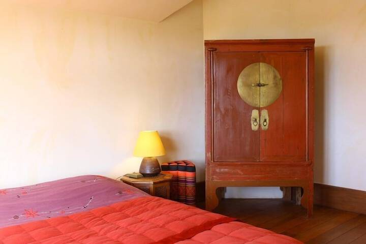 Room 4 of 52