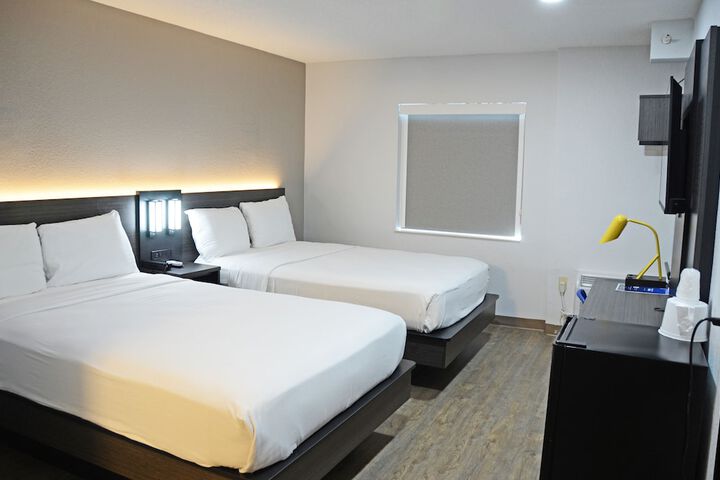 Double Bed Accessible (8 of 25)