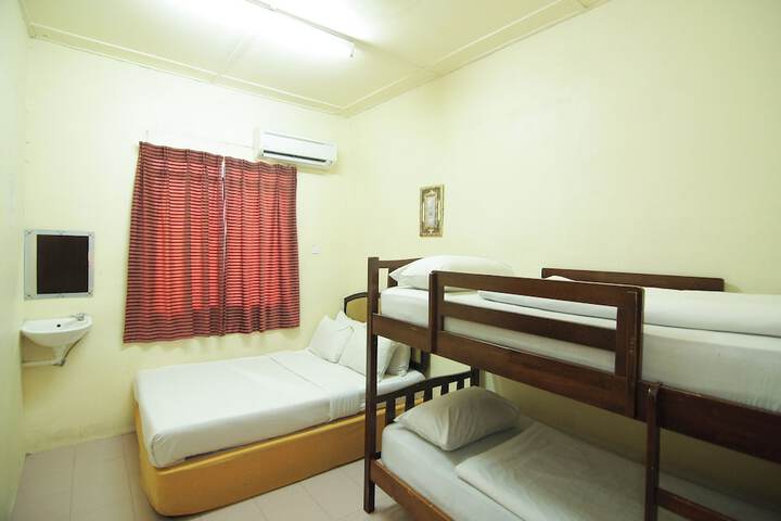 Room 11 of 30