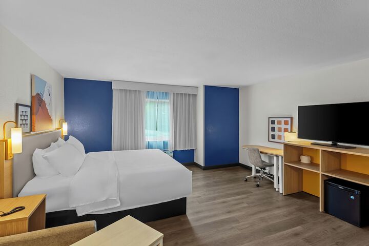 Room 10 of 30