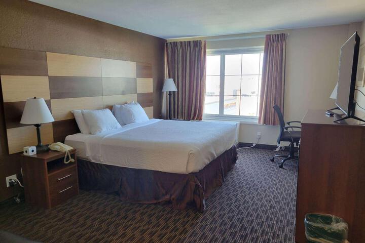 1 King Bed (4 of 12)