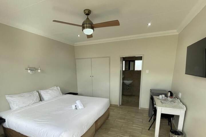 Room 5 of 24