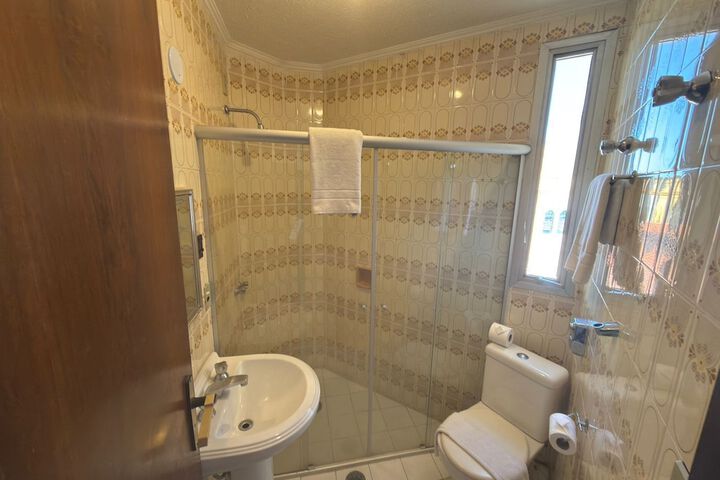 Room 10 of 20