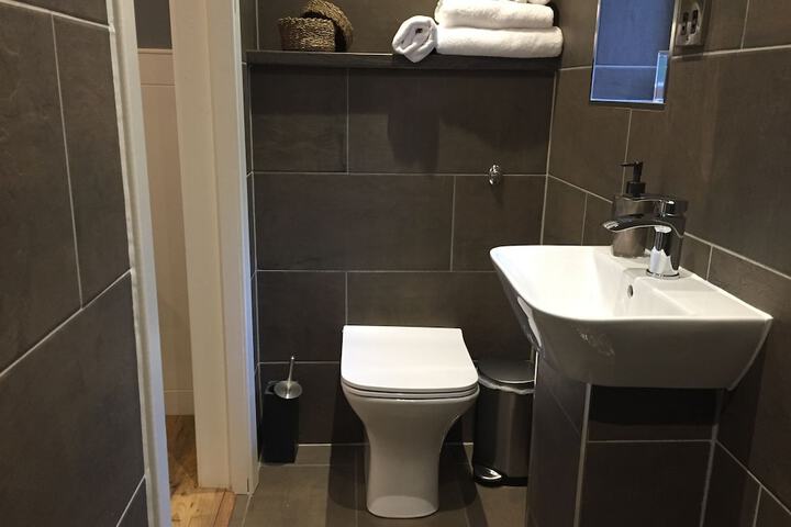 Room 5 of 17