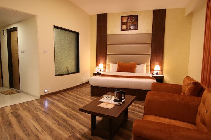 Room 5 of 76