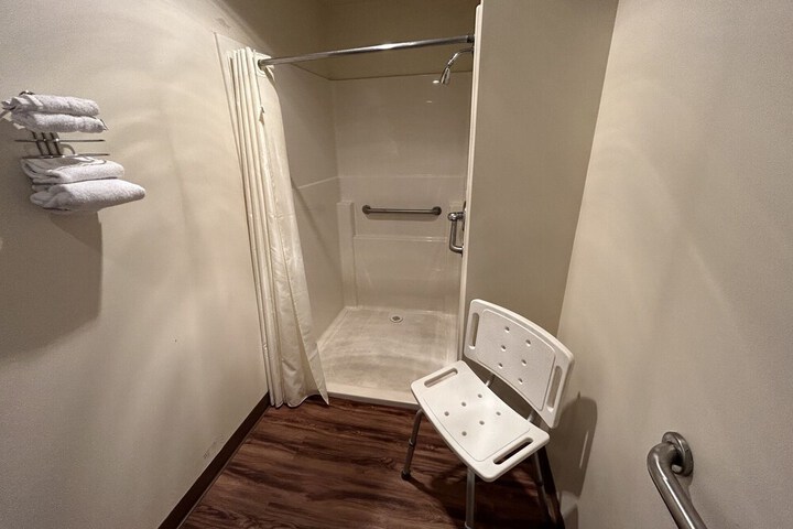 1 Queen Bed Mobility Accessible (27 of 35)