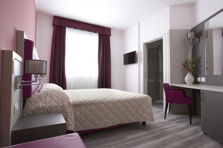 Room 5 of 38