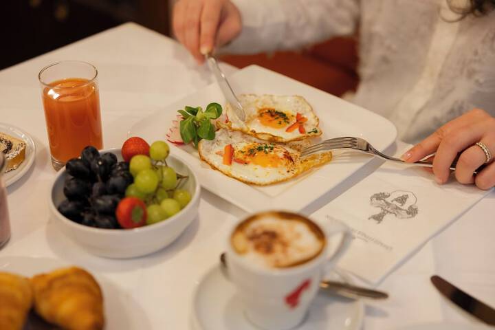 Breakfast/Coffee Service 46 of 61