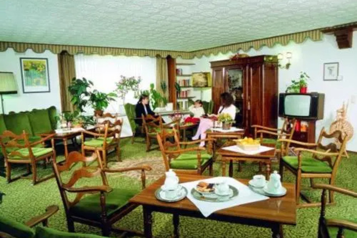 Dining 9 of 9