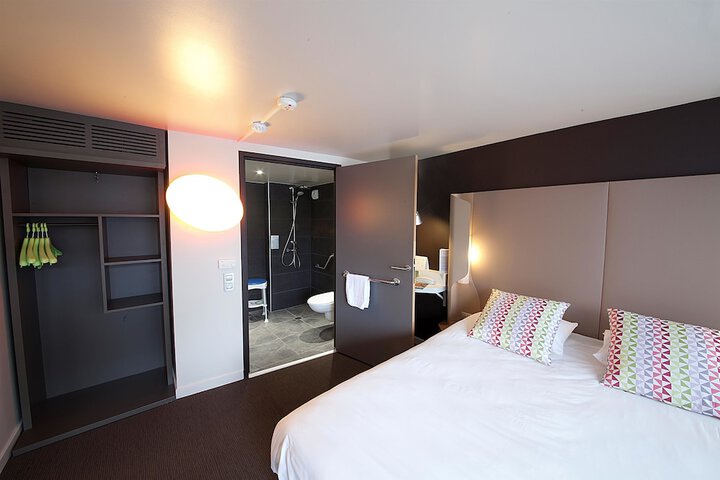 Room 5 of 44