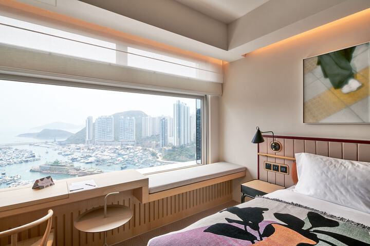 Room 28 of 85