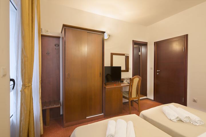 Room 19 of 95