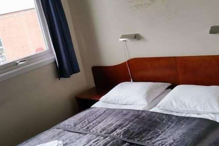 Room 11 of 24