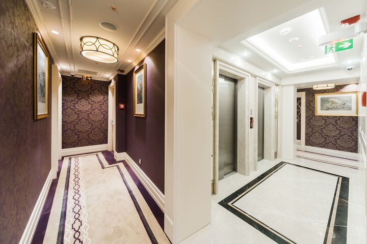 Ballroom/Hall 90 of 95
