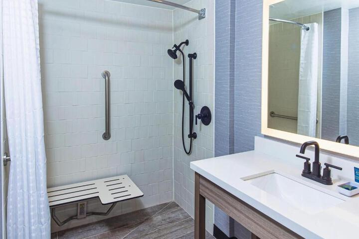 Room 15 of 23