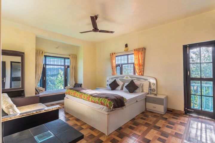 Room 3 of 28