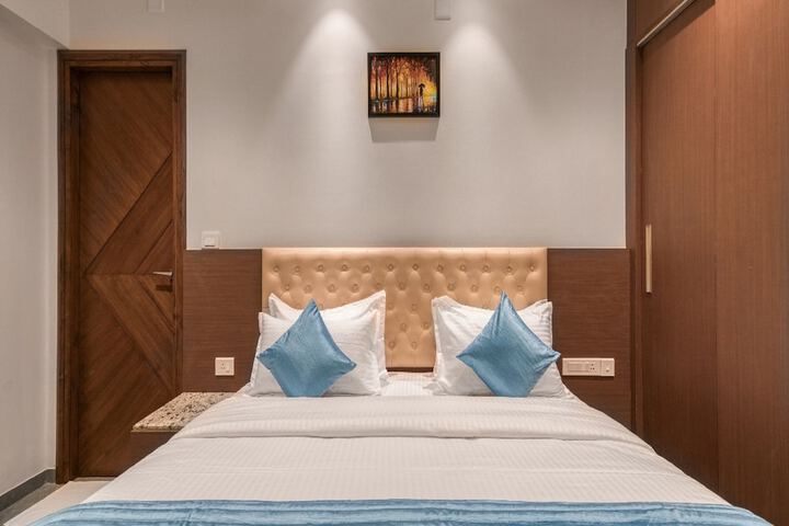 Room 4 of 10