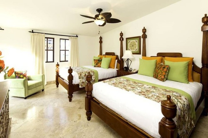 Room 4 of 74