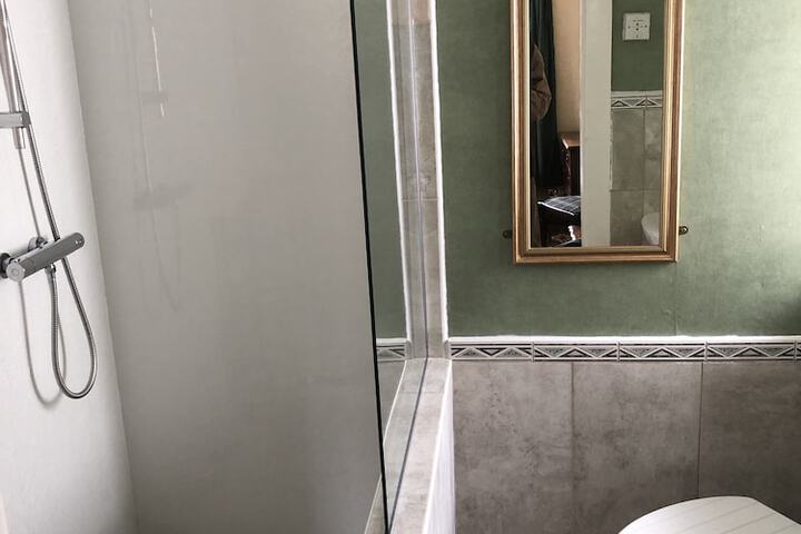 Room 16 of 50