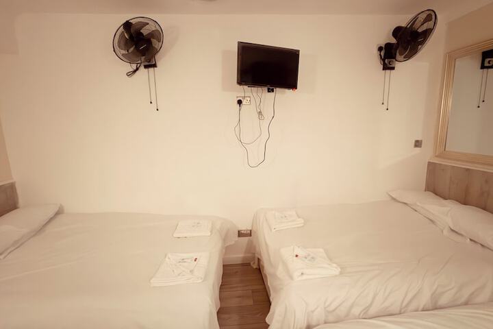 Room 16 of 118