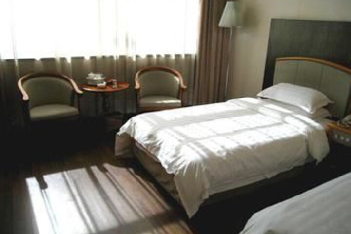 Room 11 of 24