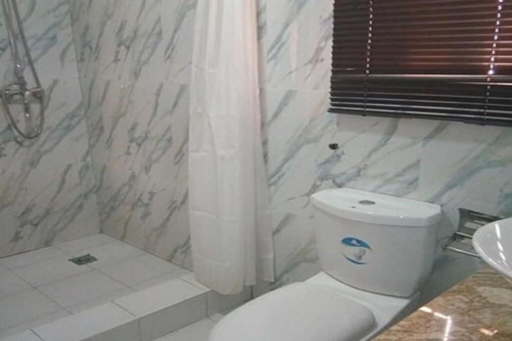 Room 10 of 21