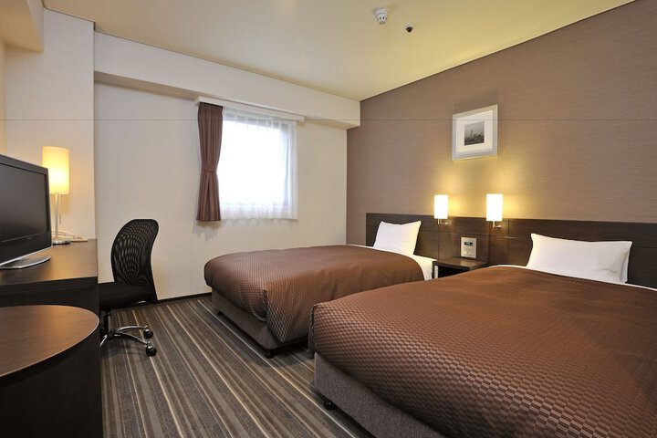 Room 4 of 12