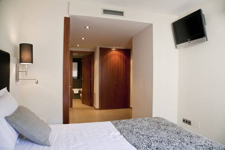 Room 5 of 32