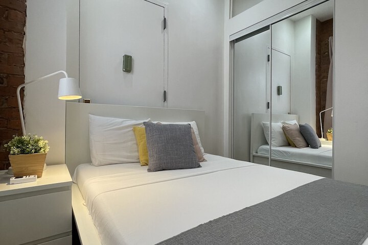 Room 6 of 236
