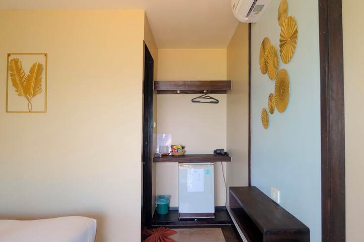 Room 9 of 48