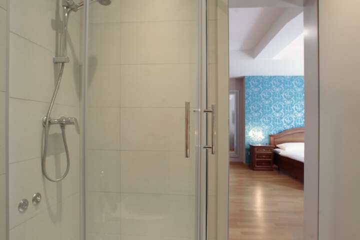 Room 18 of 36