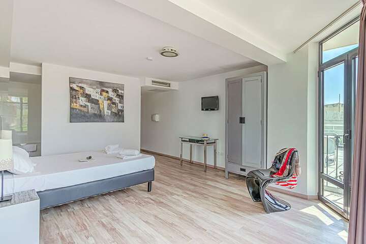 Room 27 of 50