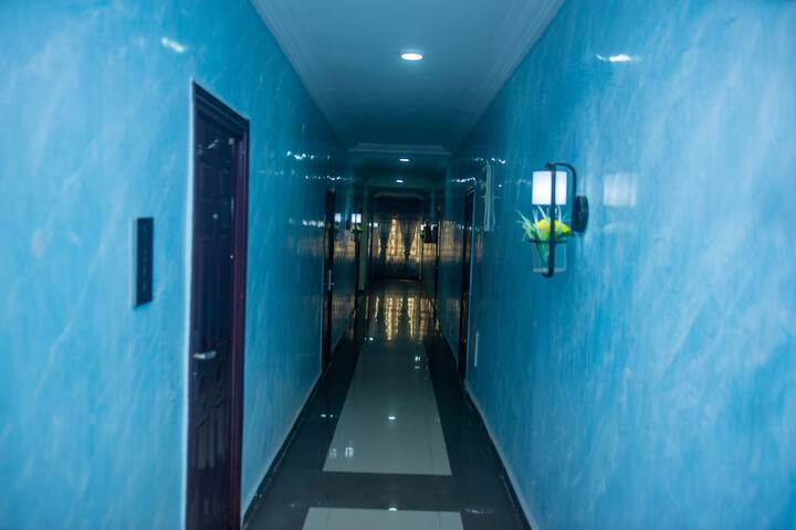 DELANO HOTEL AND SUITES