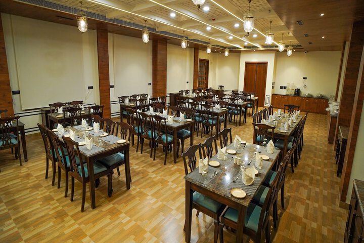Dining 40 of 47