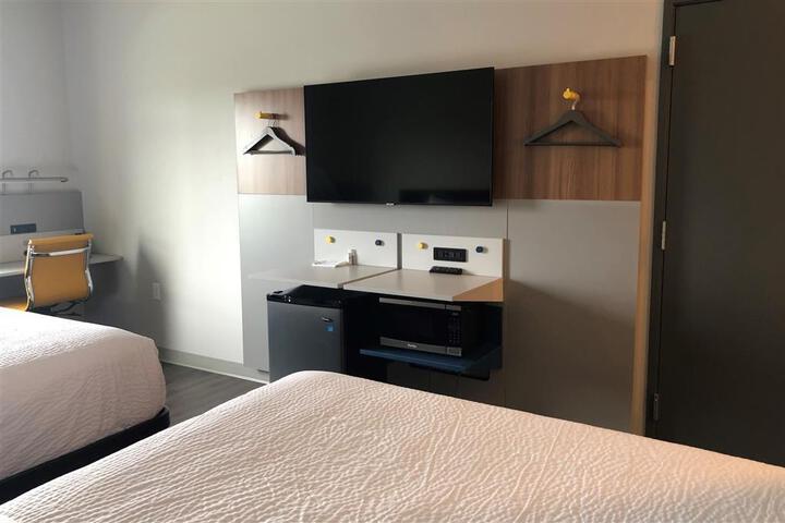 2 Queen Beds (6 of 10)