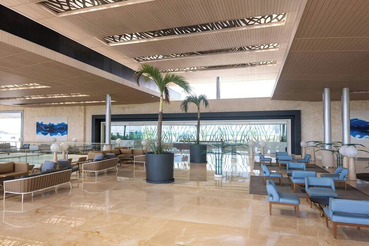 Entrance & Lobby
