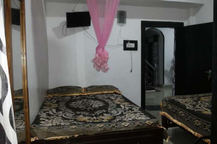 Room 6 of 24