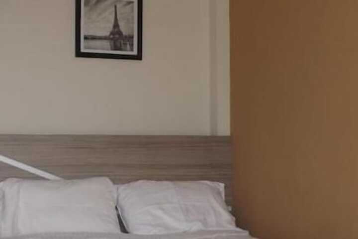 Room 15 of 37